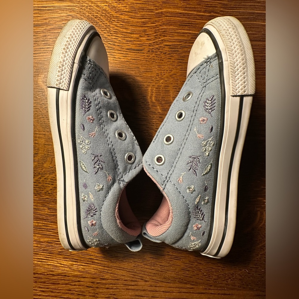 Kids Blue and Pink Converse Shoes~Size 10~Floral~ Low Top Sneaker - Picture 8 of 8